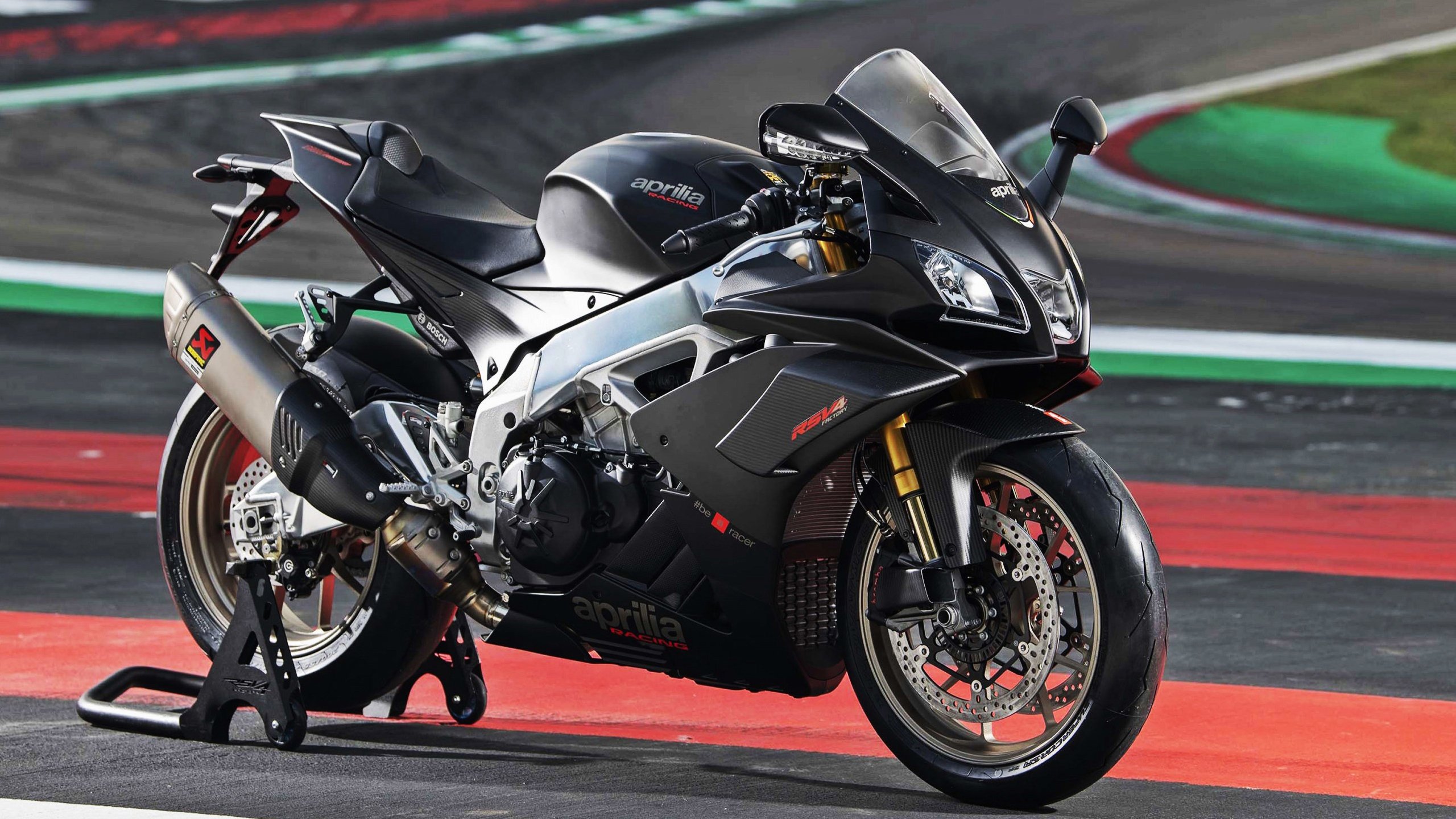 开云APP-电竞游戏版本更新对职业选手训练计划的影响研究，电竞职业选手训练时间