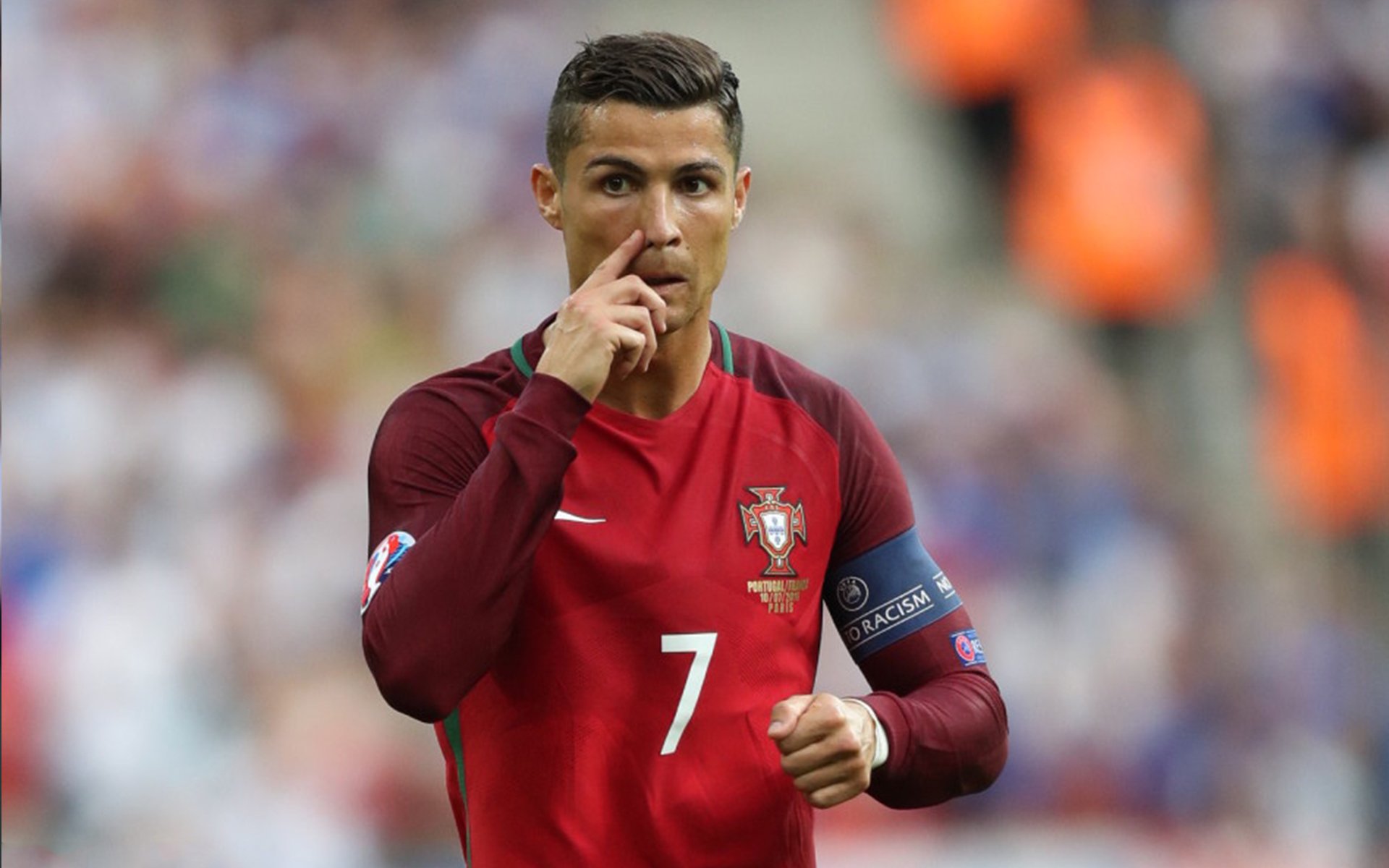 “冲撞激烈：火光四射的瞬间奇观”，火光冲天的意思